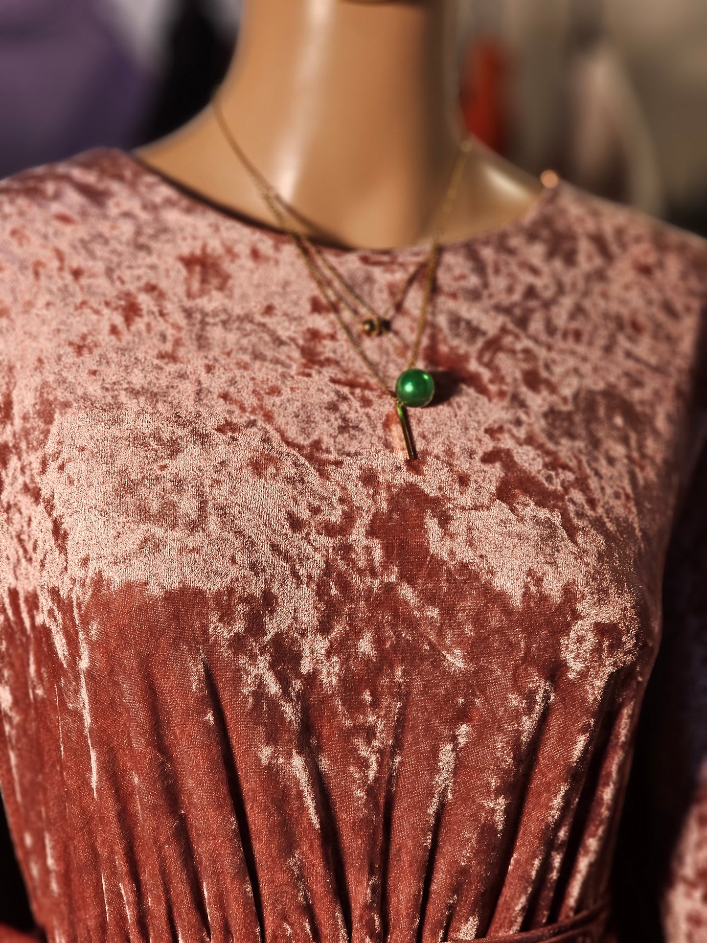 Robe Longue en Velours Plissé – Élégance & Charme Intemporel