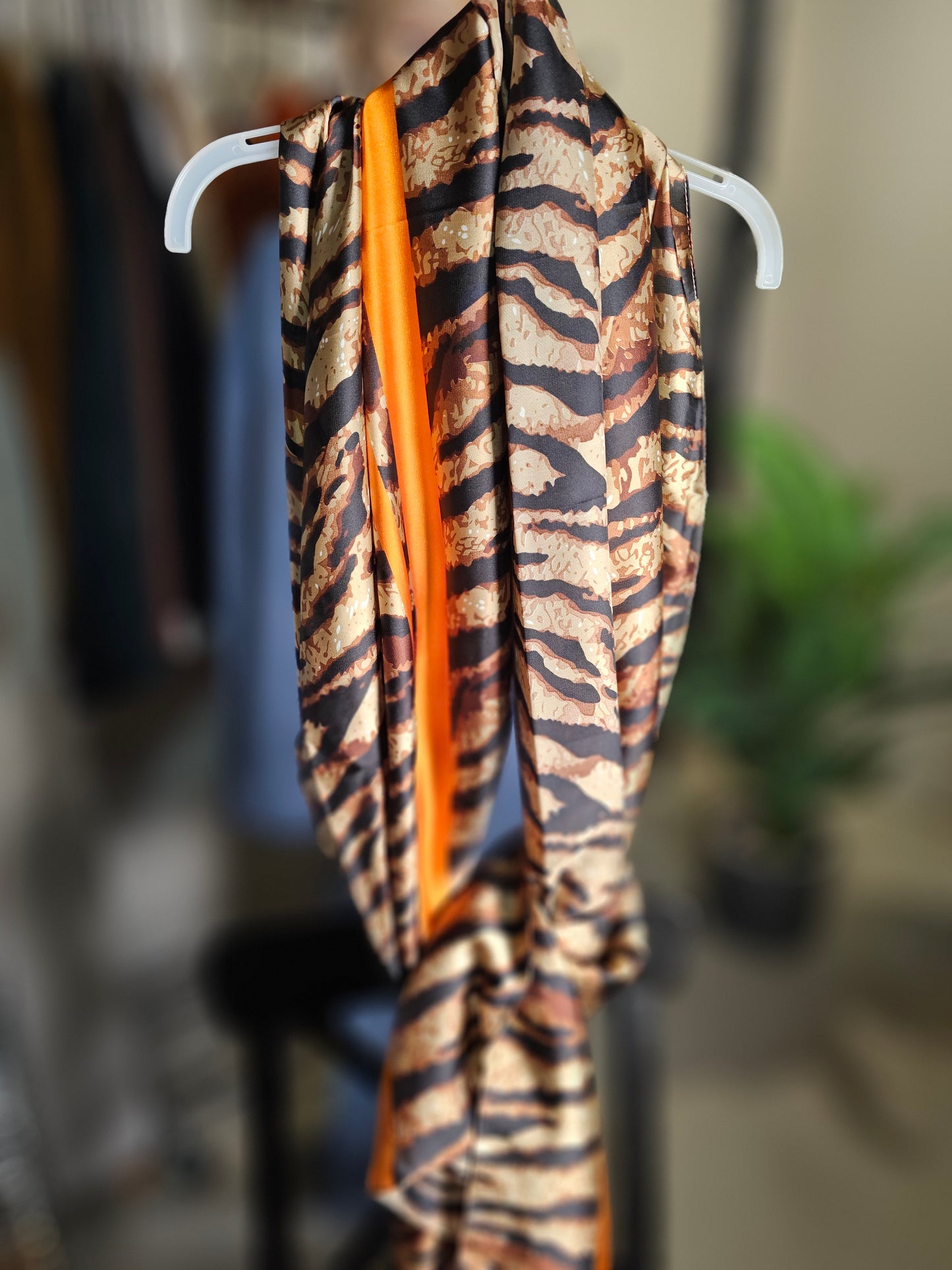Hijab foulard imprimé zèbre-tigre – Élégance Sauvage 🧕