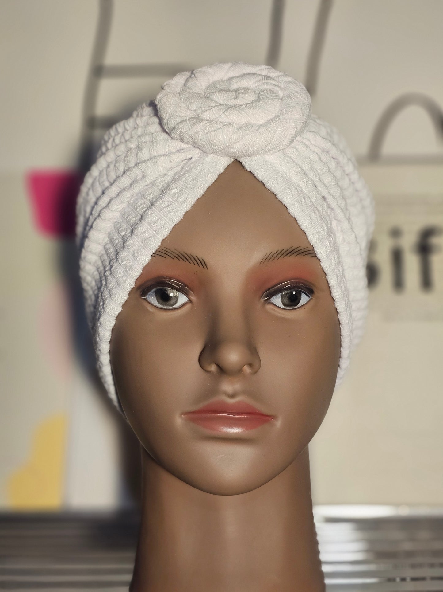 Bonnet Turban Blanc – Élégance Estivale