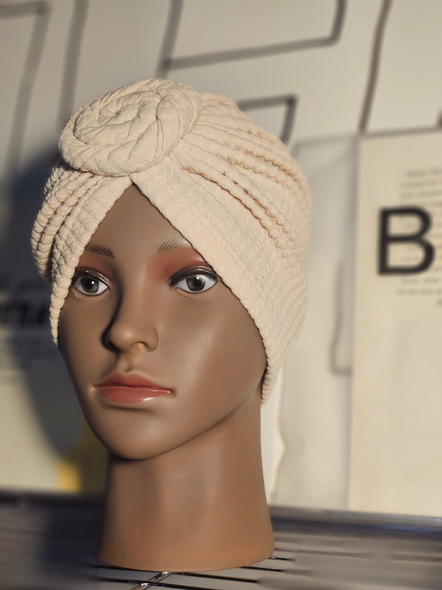 Bonnet Turban Brun Clair – Élégance Naturelle & Chaleur Estivale