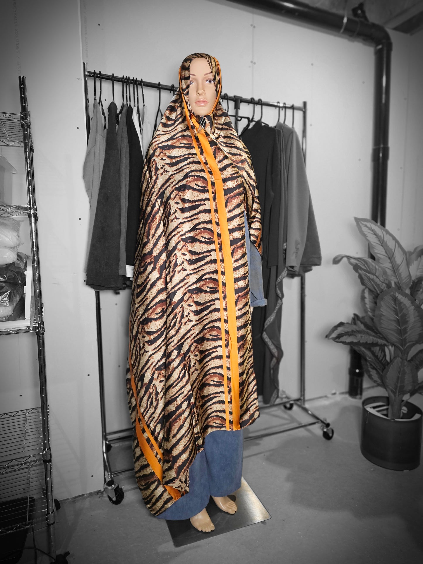 Hijab foulard imprimé zèbre-tigre – Élégance Sauvage 🧕