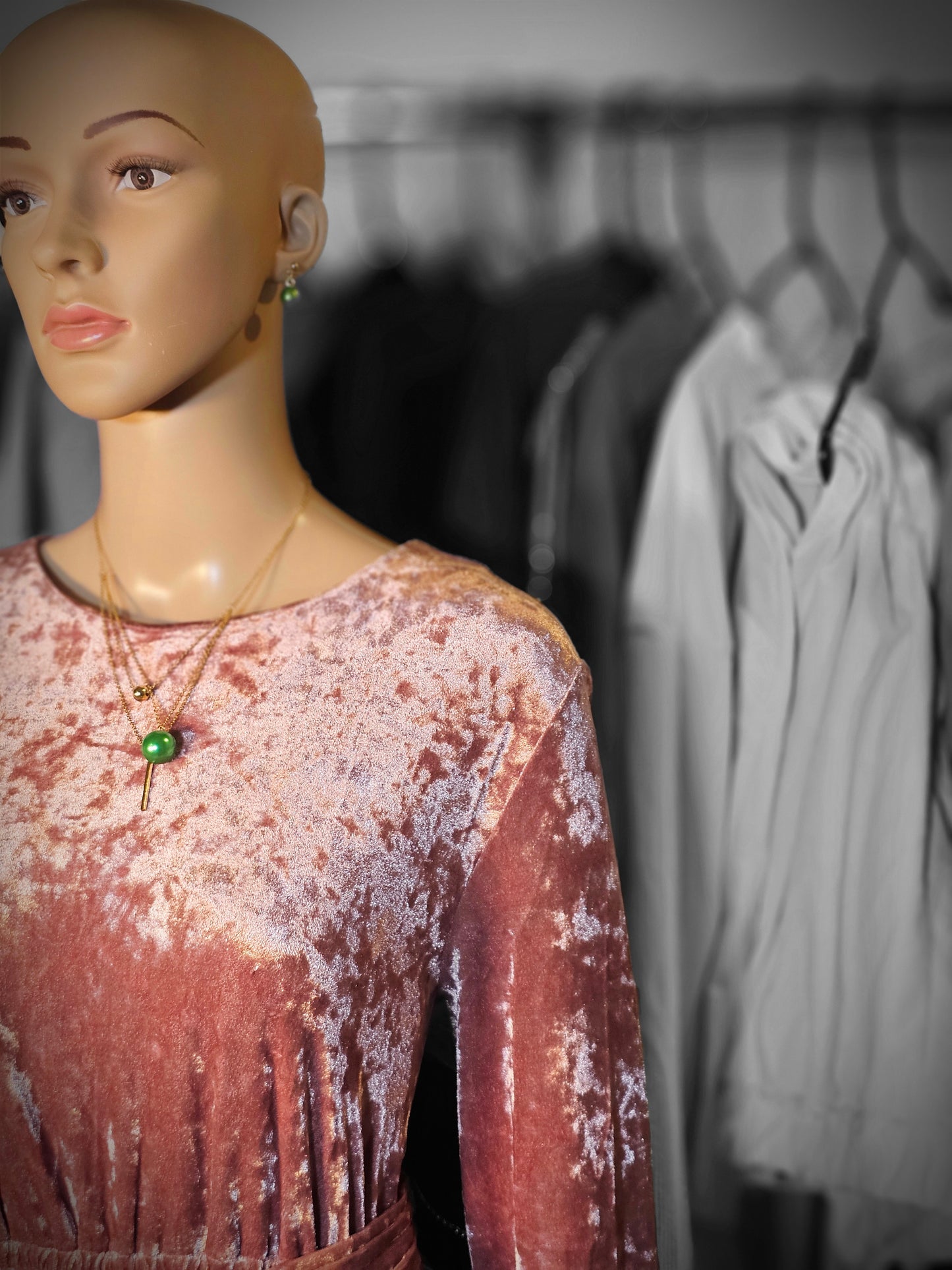 Robe Longue en Velours Plissé – Élégance & Charme Intemporel