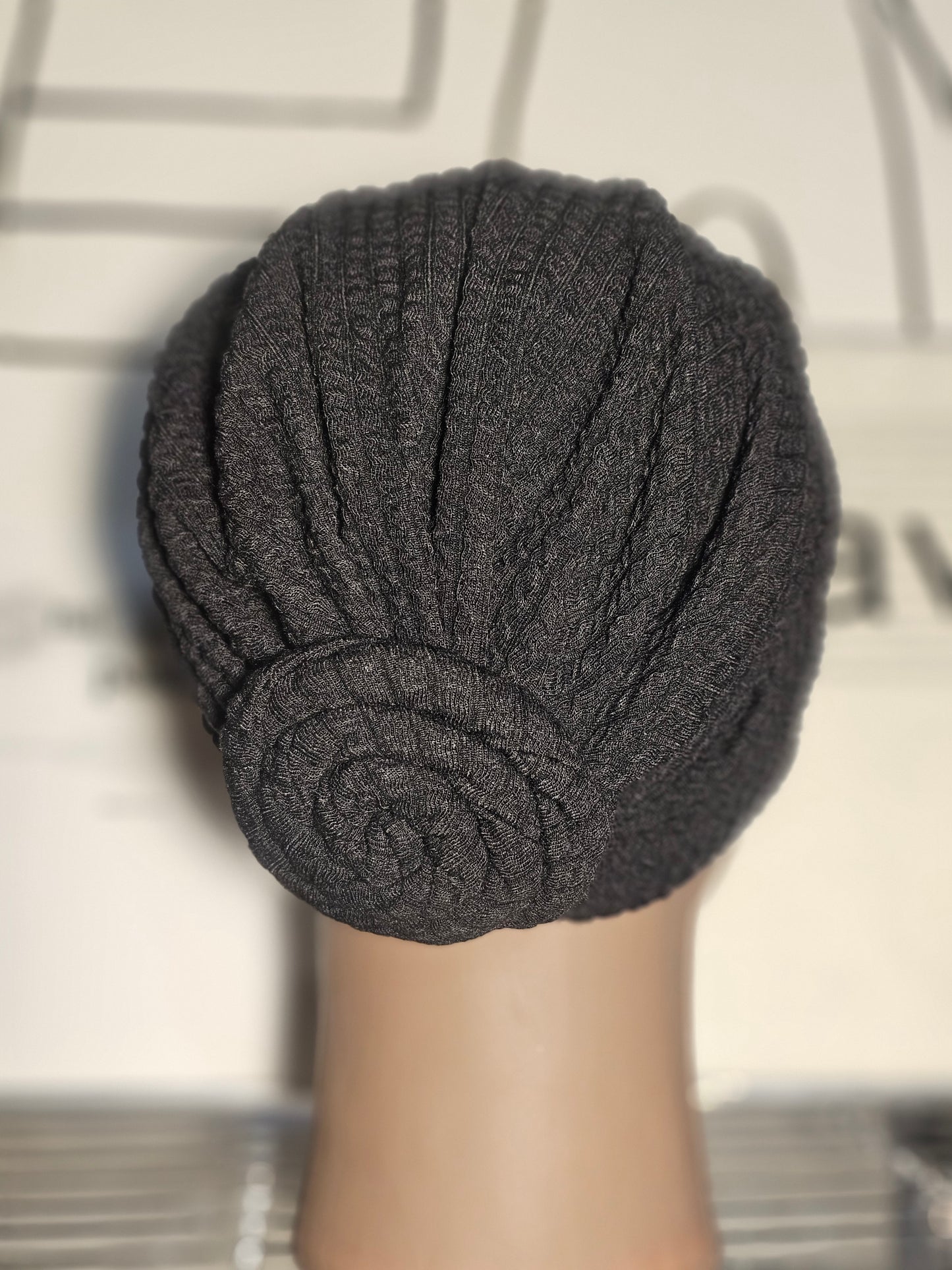 Bonnet Turban Noir – Chic & Intemporel