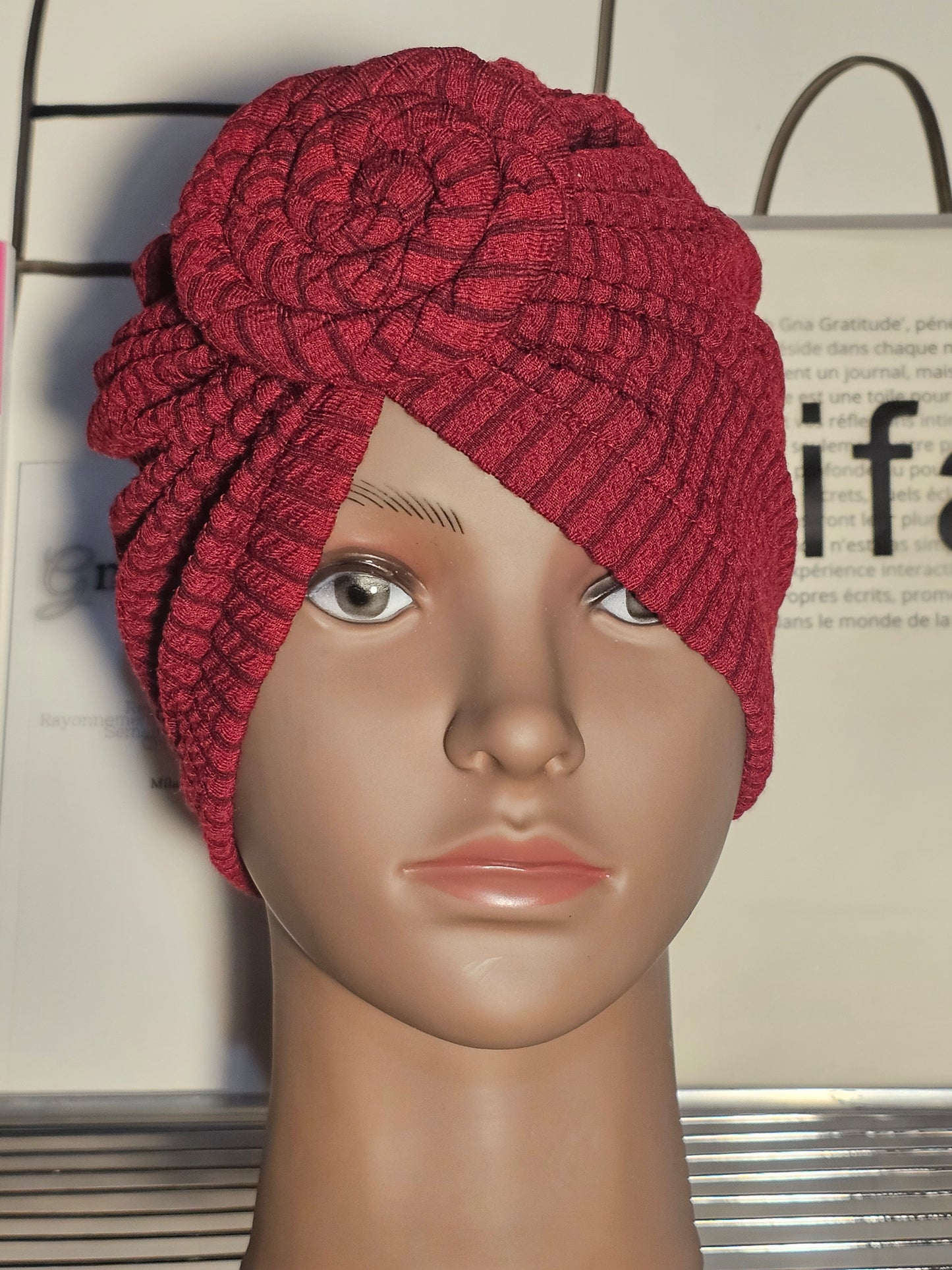 Bonnet Turban Rouge – Féminité & Confiance